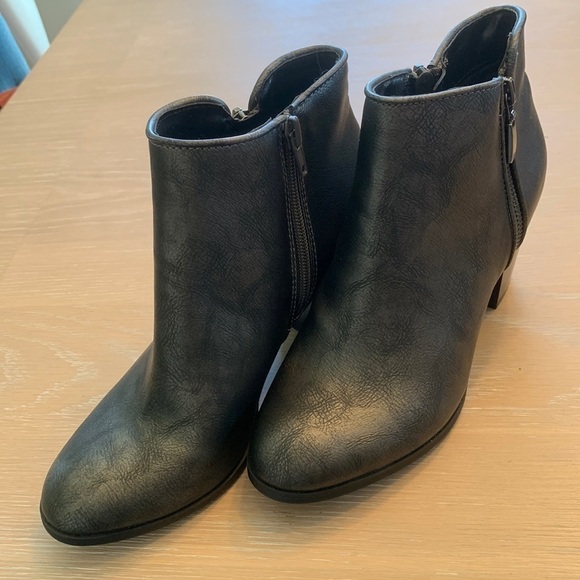 Style & Co Daniel Booties in Size 6M, inside zippers, new in box - Picture 3 of 10